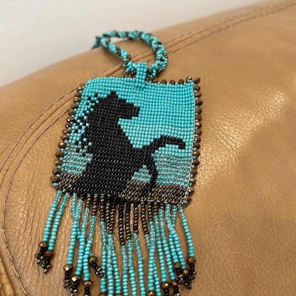Lakota beautiful horse design beaded necklace - Picture 3 of 5